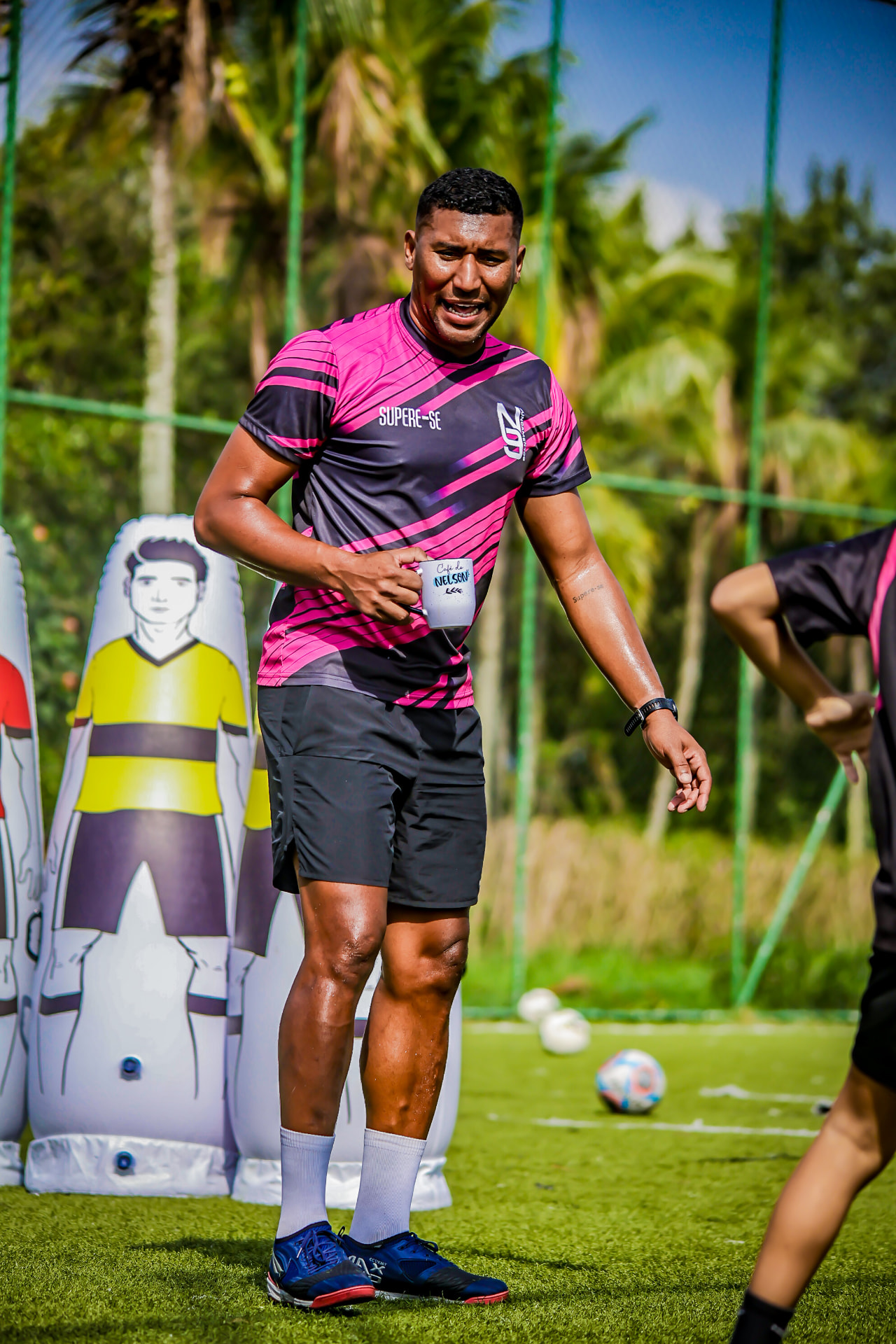 Nelson Ventura orientando um treino